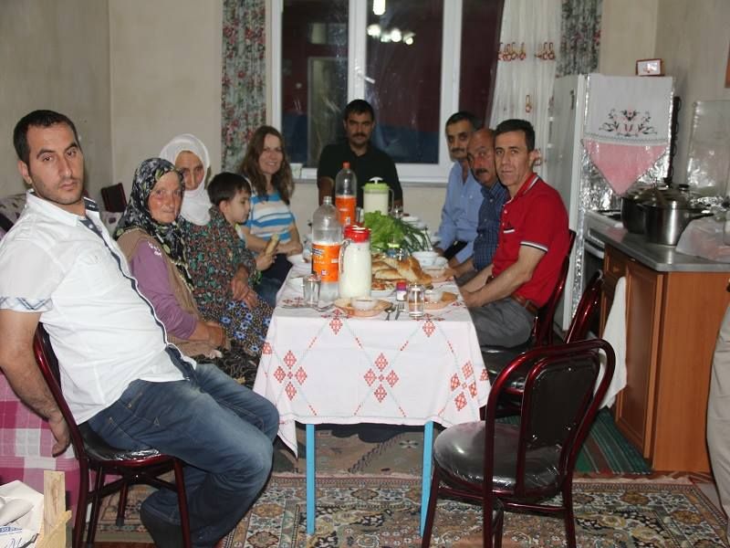 Kaymakam�m�z Alper BALCI K�y�m�zde �ftar Yeme�ine Kat�ld�