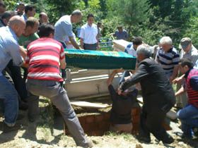 Mustafa KADI n�n Cenazesi  (FOTO GALER�)
