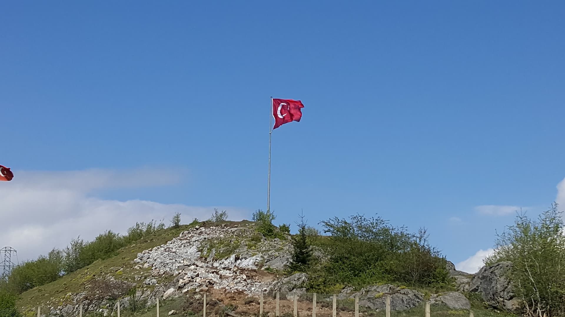 Naldken ehitliine Dev Bayrak Dikildi