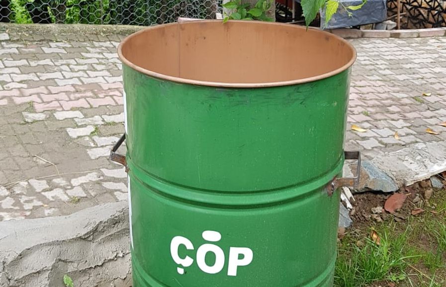 Yukarky'de Her Kapya p Bidonu