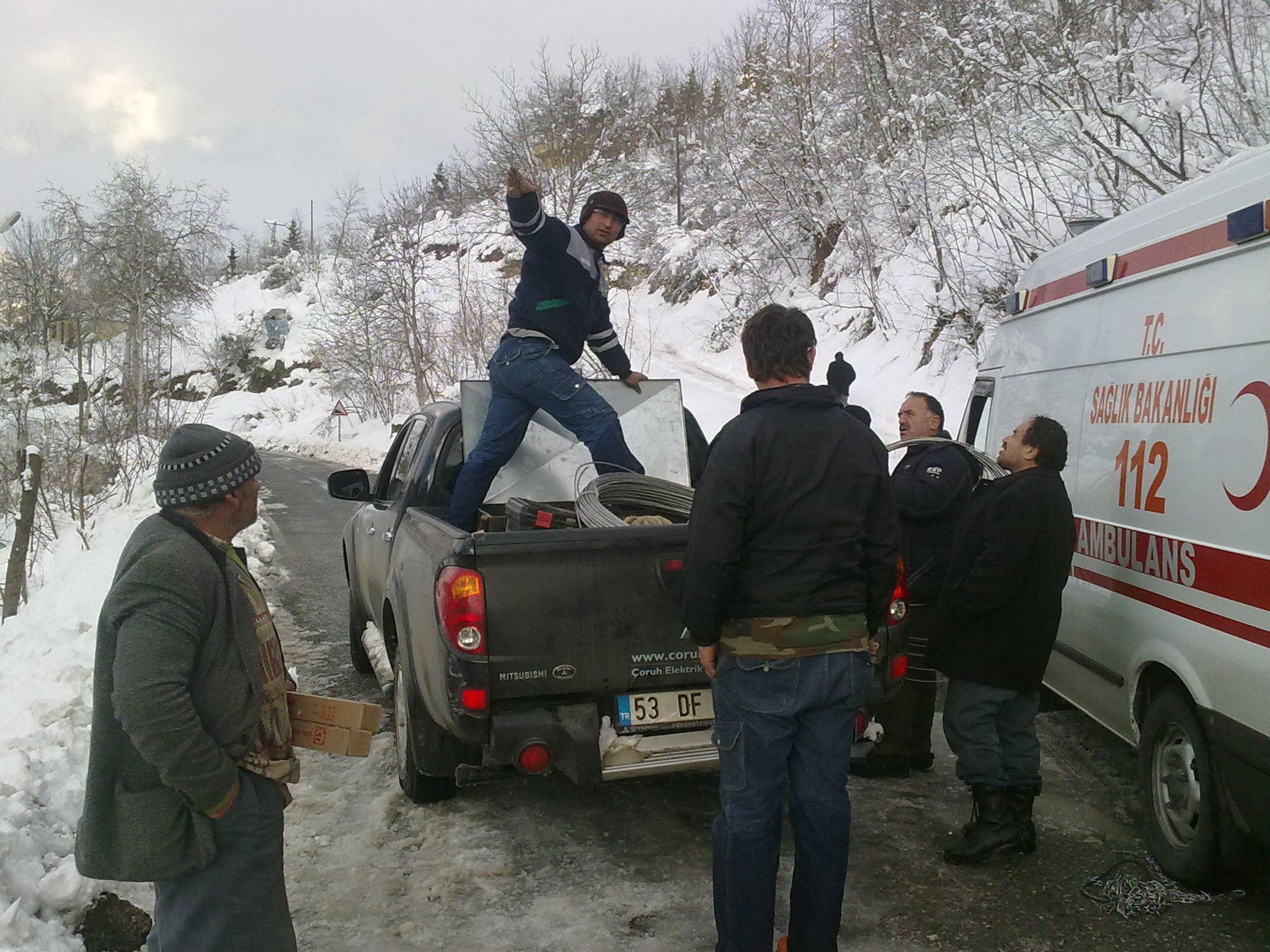 Elektrik Kurumundan Gelenler Yolda Kald�