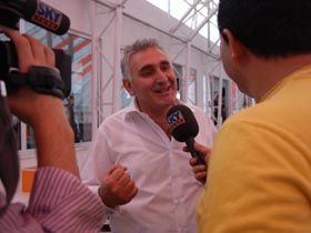 Oto �ar�� ve Kuma Restaurant A��l�yor