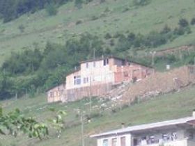 Yukar�k�y'de Sat�l�k Ev ve Arazi