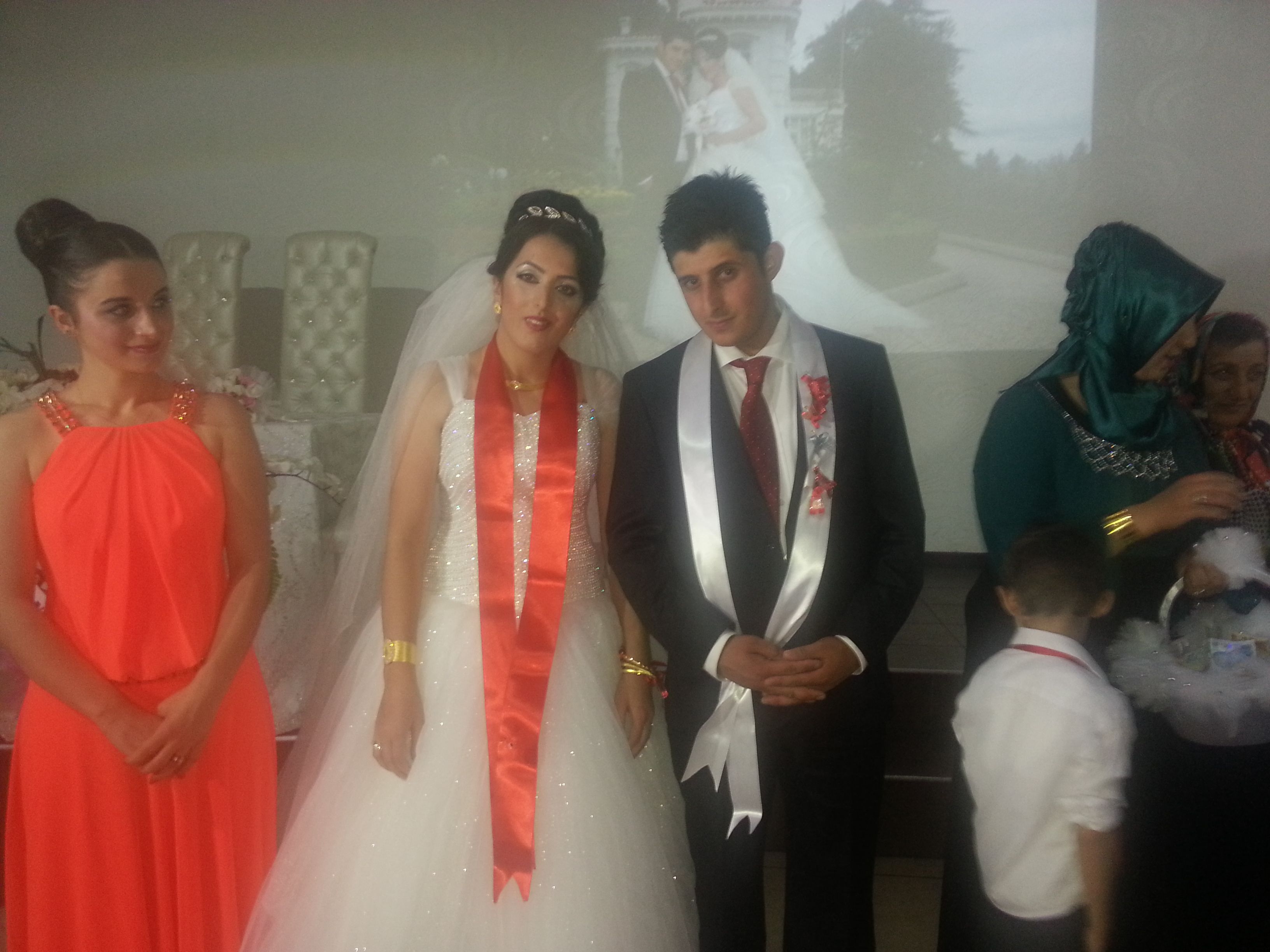 Emel & Kadir Evlendi (VDEO - FOTO)