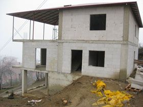 Orhan KADI' n�n Ev �n�aat� S�r�yor